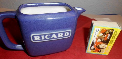 Kleiner blauer ricard - kleiner, krug