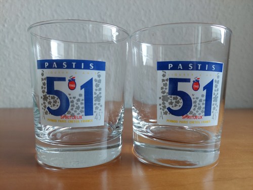 Zwei ältere gläser pastis - ältere, "pastis